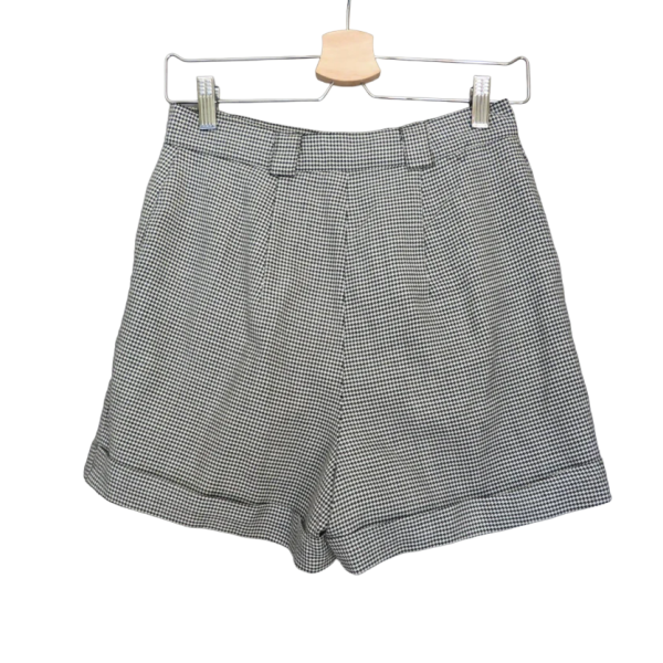 Vintage Black and White Woman shorts  size S/M - Image 3