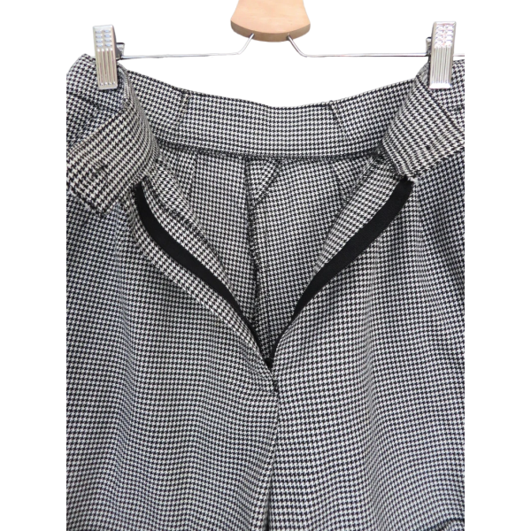 Vintage Black and White Woman shorts  size S/M - Image 5
