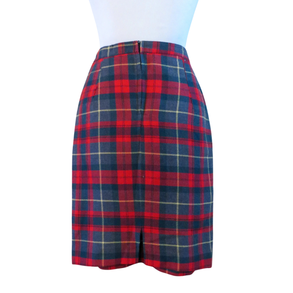 Red and green Tartan skirt size M - Image 2