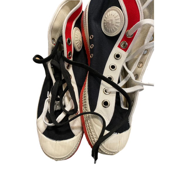 Classic Sneakers Black White and Red size 10 - Image 3