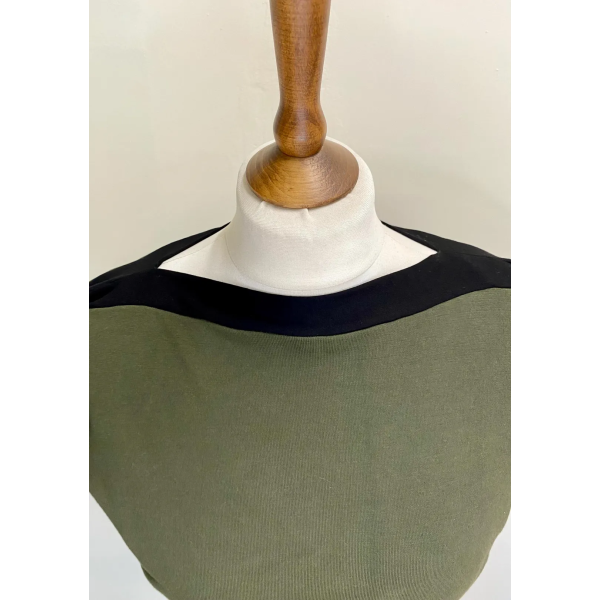 Green and Black Woman polo size M - Image 4